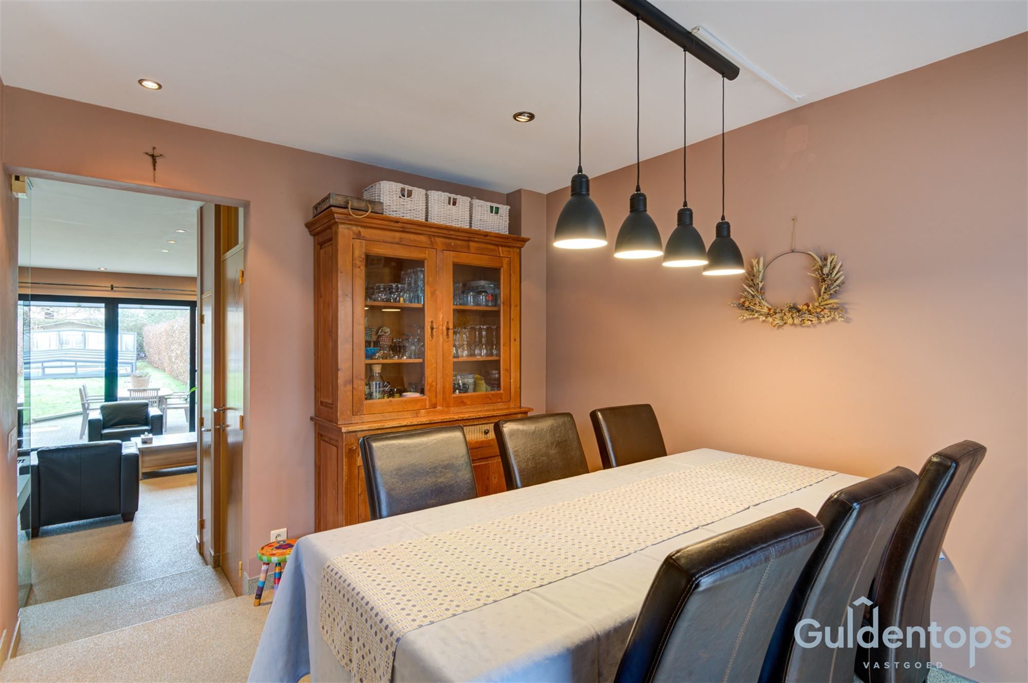 Zeer ruime instapklare half open woning met zwembad - foto 3