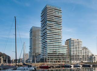 Dit prachtig nieuwbouwappartement is gelegen in de standing volle residentie genaamd ‘Sky Tower One’.De appartementen in dit gebouw hebben een...