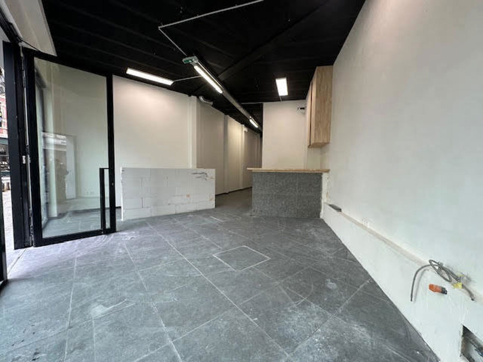 Handelspand op topligging in Gent – 100 m² nieuwbouw (semi-casco) - foto 2