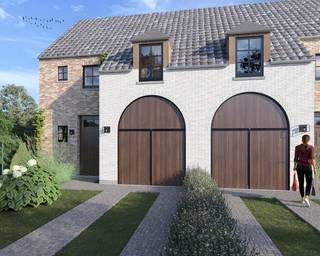 Welkom in Bellegem!<br />Ontdek deze drie prachtige nieuwbouwwoningen, gelegen in het hart van het charmante Bellegem. Dankzij de centrale ligging bevinden het dorpscentrum, de school, bakker, slager en andere dagelijkse voorzieningen zich op wandelafstand.<br />Wie houdt van rust en natuur, zit hier eveneens goed. Op slechts enkele minuten wandelen geniet u van de uitgestrekte velden, glooiende heuvels en het geliefde Bellegembos.<br />De woningen worden gebouwd in een stijlvolle landelijke pastoriestijl en combineren tijdloze architectuur met hedendaags wooncomfort. Elke woning beschikt over een eigen garage en oprit en wordt uitgerust met de nieuwste energiebesparende technieken, waaronder een warmtepomp met vloerverwarming, zonnepanelen en duurzaam aluminium schrijnwerk. Bovendien zorgt de perfecte zuidoriëntatie voor een maximale lichtinval en optimaal wooncomfort.<br />Hoewel de drie woningen een gelijkaardige uitstraling hebben, beschikt elke woning over haar eigen karakter en indeling. De bewoonbare oppervlakte varieert van ca. 170 m² tot 190 m², met percelen tot 260 m², 2 of 3 slaapkamers (én mogelijkheid tot extra kamer) zodat er voor elke woonwens een passende oplossing is.<br />Daarnaast krijgt u de mogelijkheid om de afwerking volledig af te stemmen op uw persoonlijke smaak en wensen. Extra interessant: voldoet u aan de voorwaarden kan deze aankoop gebeuren aan het verlaagde btw-tarief van 6%.<br />Interesse in één van deze unieke woningen? Neem vandaag nog contact met ons op voor meer informatie, plannen en verkoopvoorwaarden. Prijzen vanaf 470.000euro excl. Kosten en btw.<br />Reeds 1 woning verkocht – de bouwwerken zijn gestart.