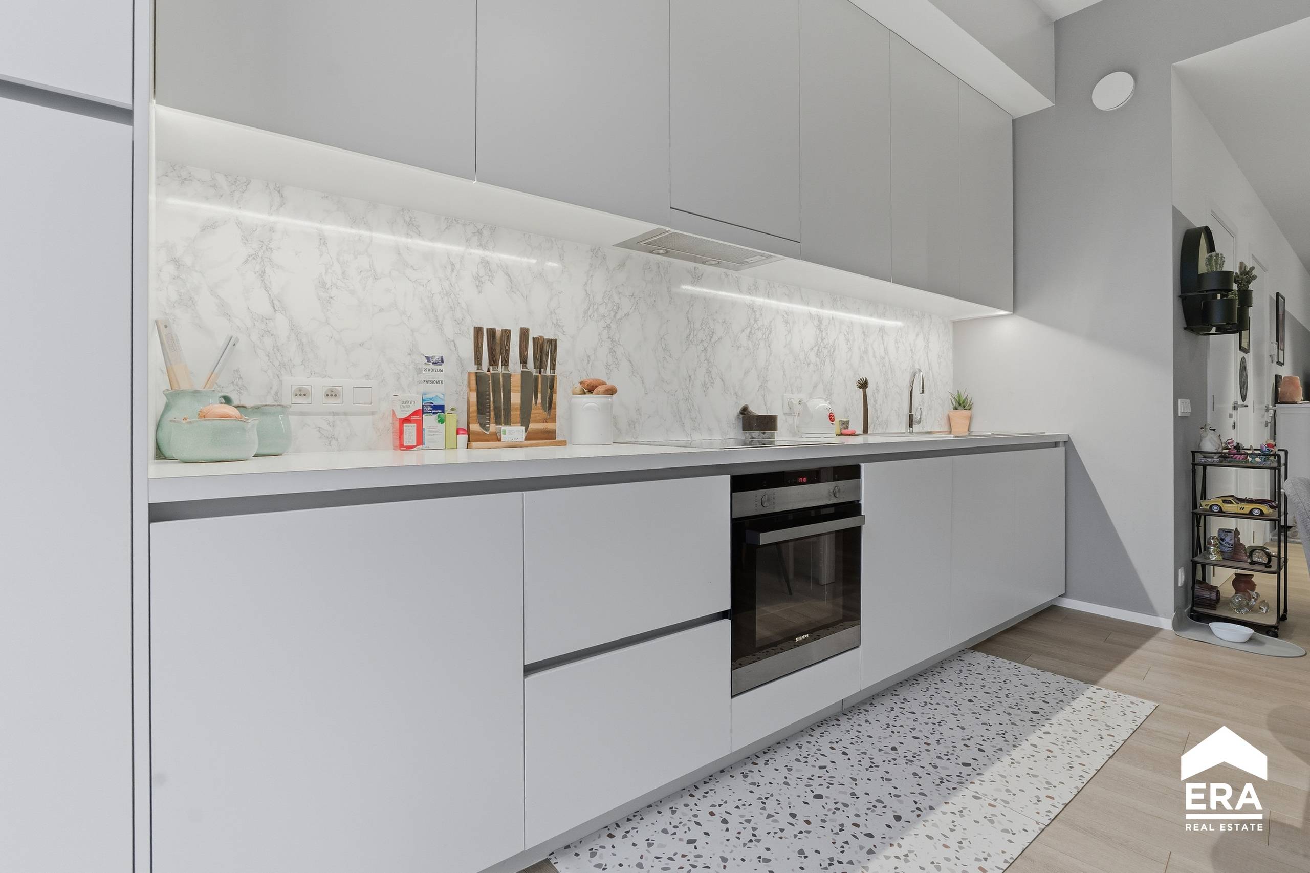 Handelspand met triplex appartement in hartje Ieper - foto 3