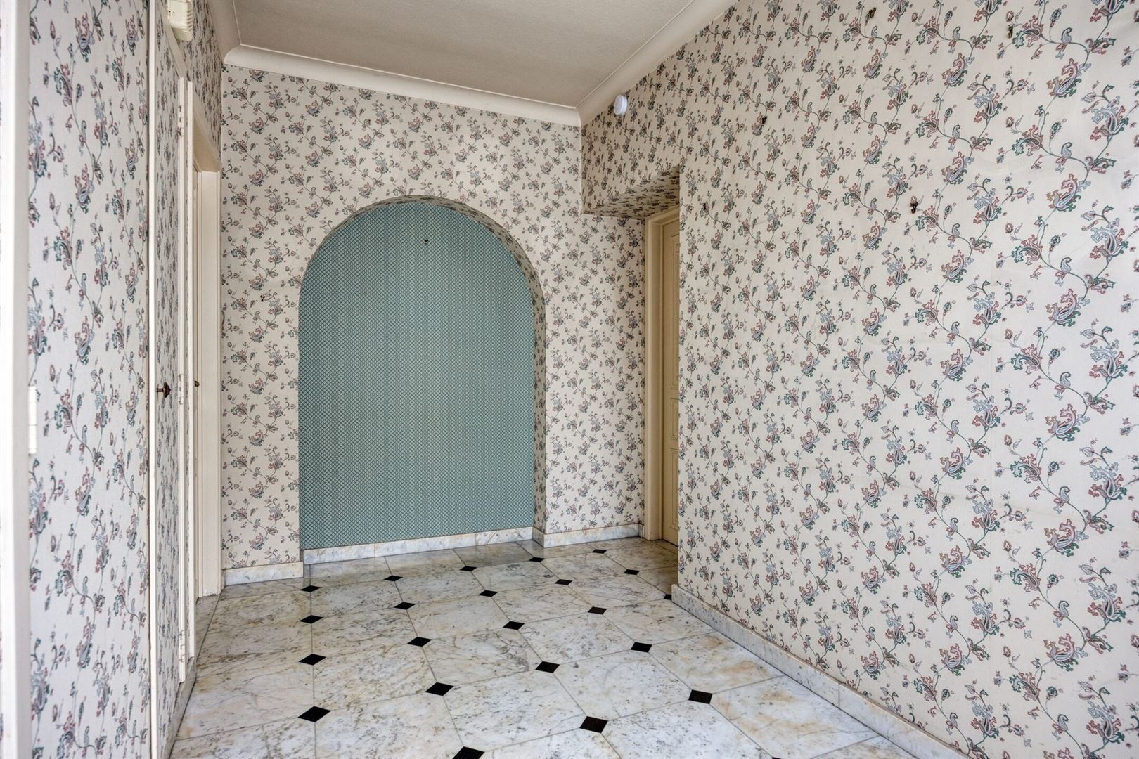 Villa met achterliggend kantoorgebouw - foto 4