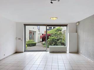 Dit verzorgd gelijkvloers appartement aan de Pastoor Vandenhoudtstraat 3 in Kapellen biedt een ideale mix van comfort, praktische indeling en...