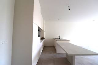 Prachtig ruim nieuwbouwappartement in hartje Ardooie.Het appartement bevindt zich op het gelijkvloers van de stijlvolle residentie Parkzicht II.Het...