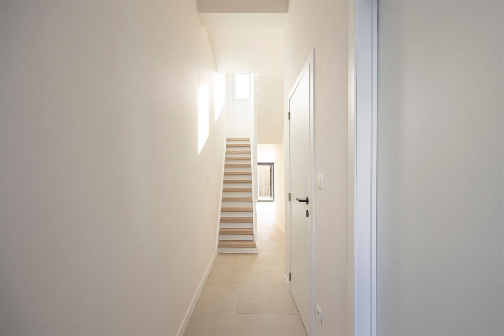 Volledig gerenoveerde woning met tuin in Mechelen - foto 2