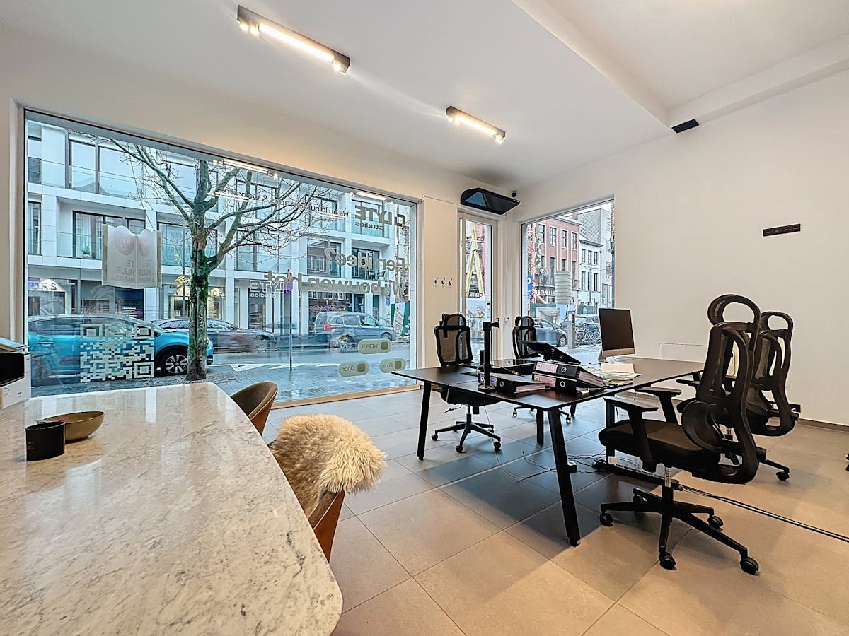 Commercial property of approximately 50 m² for rent in the center of Kortrijk - photo 5