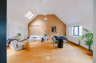 GENT CENTRUM - Appartement tendance et lumineux avec mezzanine dans le centre de Gand Situé dans le quartier convoité de Hoogpoort, près du...