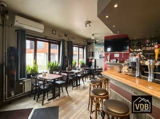 Ideale investering  OF zelf uitbaten en wonen: Het HANDELSHUIS “Café TER LINDE” met WOONST (bj 1958) ligt in de PASTORIESTRAAT 2 te ALKEN –...