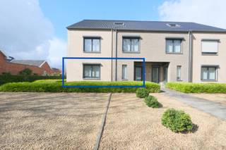 <p><span>Ontdek dit vrolijke en moderne appartement, gelegen in Tessenderlo-Ham, met 2 slaapkamers, tuin, terras en ruime garage. Dankzij de vlotte verbinding met de E313 geniet je hier van een uitstekende bereikbaarheid en woon je op een ideale locatie voor wie comfort en rust wil combineren.</span></p>
<p><b>Indeling &amp; troeven:</b></p>
<ul>
<li><span>Gezellige en lichtrijke leefruimte met zithoek, eetplaats en open keuken</span></li>
<li><span>Praktische berging aansluitend aan de keuken</span></li>
<li><span>Functionele indeling met inkomhal, apart toilet, badkamer en 2 slaapkamers</span></li>
<li><span>Aangenaam terras en tuin om in alle rust van het buitenleven te genieten</span></li>
</ul>
<p><b>Garage:</b></p>
<ul>
<li><span>Ruime garage, bereikbaar via de oprit</span></li>
<li><span>Bijkomende parkeerruimte voor bezoeker(s)</span></li>
</ul>
<p><b>Energie en comfort:</b></p>
<ul>
<li><span>EPC-label B – 174 kWh/m² jaar.</span></li>
<li><span>Certificaatnr. 20260408-0003843070-RES-1.</span></li>
<li><span>Centrale verwarming op gas </span></li>
<li><span>Rolluiken aanwezig (rondom)</span></li>
</ul>
<p><b>Ligging:</b></p>
<ul>
<li><span>Gelegen in Tessenderlo-Ham</span></li>
<li><span>Uitstekende bereikbaarheid</span></li>
<li><span>Vlotte verbinding met de E313</span></li>
</ul>
<p><b>Praktisch:</b></p>
<ul>
<li><span>Huurprijs: 960 EUR/maand</span></li>
<li><span>Gemeenschappelijke kosten: 30 EUR/maand</span></li>
<li><span>Huurwaarborg: 3 maanden</span></li>
<li><span>Beschikbaar vanaf 01/07/2026</span></li>
</ul>
<p><b>Interesse?</b></p>
<p><span>Zie jij jezelf hier al wonen? Neem vandaag nog contact met ons op voor meer informatie of om een bezoek te plannen. Dit kan via mail naar verhuur@immohuismus.be of via telefoon naar Yannick op 0476 49 06 72.</span></p>
<p></p>