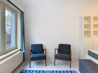 Ce studio agréable est situé dans un bâtiment calme et bien entretenu avec ascenseur, situé au cœur d'Ostende. Grâce à son aménagement bien pensé et à son excellent emplacement, c'est un endroit idéal pour ceux qui souhaitent vivre confortablement à proximité des commerces, des transports en commun et de la plage.Le classement comprend :- Hall d'entrée accueillant avec vestiaire- Cuisine séparée avec appareils électroménagers- Espace de vie lumineux- WC séparés- Salle de bain avec baignoire/douchecommission : 100€ (eau, chauffage et syndic)Le studio bénéficie de beaucoup de lumière naturelle. Possibilité de reprendre le mobilier, idéal pour ceux qui recherchent une résidence secondaire dans un immeuble calme du centre.Vous êtes intéressé par cette propriété à louer à Ostende ? Rendez-vous sur le site www.dewaele.com, cliquez sur le bien que vous souhaitez louer. À l'aide du bouton rouge « demandez votre visite », nous vous demandons de remplir brièvement un profil. Ensuite, nous vous contacterons pour une visite. Les rendez-vous ne peuvent pas être pris par téléphone.Demandez une visite