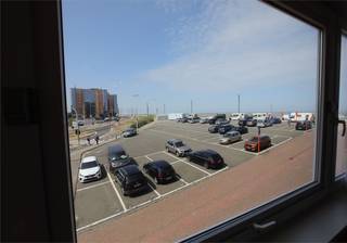 Dit vernieuwd appartement 1-slaapkamer is gelegen in de Residentie Beau Soleil te Mariakerke-Oostende.Op wandelafstand van winkels, gratis parking,...
