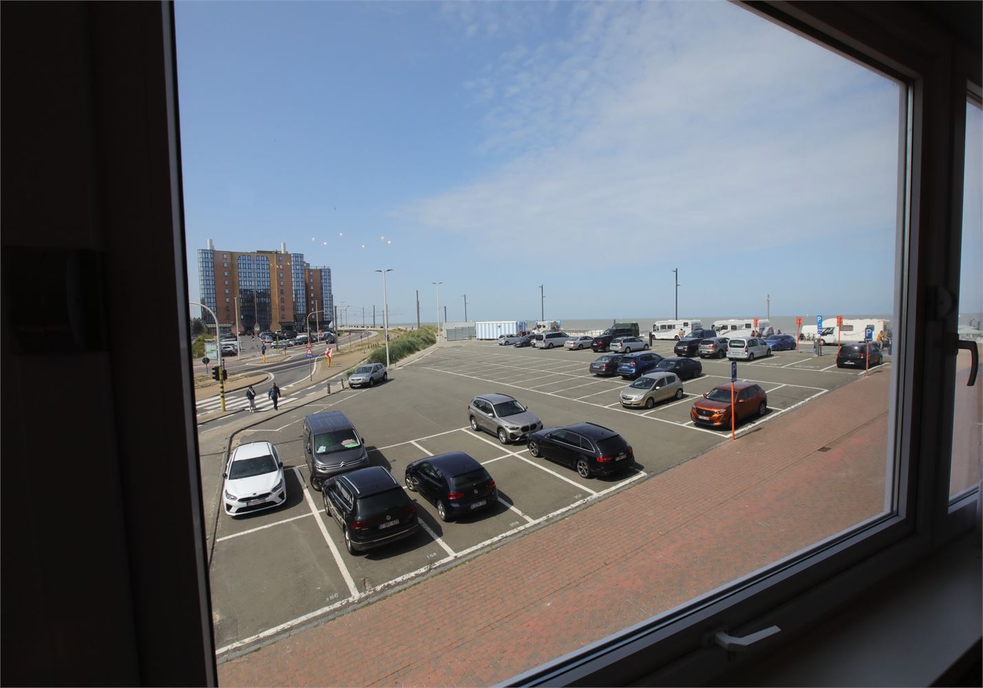 Vernieuwd appartement 1 slaapkamer uitgevend op de zee te Mariakerke ! - foto 2