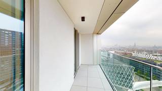 Magnifique appartement neuf situé au seizième étage du Doktoren, avec une vue imprenable sur la ville et l'Escaut. Une largeur exceptionnelle de 9 mètres et de grandes baies vitrées offrent un panorama unique depuis les différentes pièces. <br />Pièce à vivre spacieuse et lumineuse avec cuisine ouverte équipée de tout le confort et des appareils habituels. Ensuite, deux chambres et une salle de bains avec douche à l'italienne et lavabo. <br />La terrasse spacieuse est accessible depuis la pièce à vivre et les deux chambres. Elle est en outre orientée sud-ouest.<br /><br />De plus, une grande terrasse commune sur le toit au 23e étage est à votre disposition.<br />Un débarras au sous-sol est inclus dans le prix de vente. Une place de parking est proposée en option au prix de 35 000 euros.<br /><br />En bref, le lieu de vie idéal dans le skyline d'Anvers.