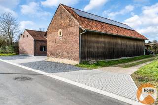 DIEPENBEEK - Unieke woning op +/- 52aIn het landelijke Diepenbeek, op een uitzonderlijk rustige locatie zonder naaste buren, vinden we deze volledig...