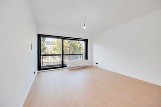 <p><span>Prachtig en luxueus gerenoveerd appartement met 1 slaapkamers, een terras en kelder te koop te Antwerpen aan de Italiëlei 149. </span></p><p><span>Het appartement is gelegen op wandelafstand van de Mier, het Operaplein, het Eilandje, het Centraal Station en de studentenbuurt met alle universiteiten en hoge scholen.</span></p><p><span>Dit appartement met één slaapkamers bevindt zich op de tweede verdieping van een gebouw met lift. </span></p><p><span> </span></p><p><span> </span></p><p><span>Indeling :</span></p><p><span> </span></p><p><span>- inkomhal met opbergkasten</span></p><p><span>- gastentoilet met handenwasser</span></p><p><span>- badkamer</span></p><p><span>- woonkamer met veel lichtinval</span></p><p><span>- balkonterras</span></p><p><span>- ruime keuken</span></p><p><span>- slaapkamer 1</span></p><p><span>- kelder</span></p><p><span> </span></p><p><span>Troeven:</span></p><p><span>- lift</span></p><p><span>- EPC 86 kWh/m² jaar - </span><span>label A</span></p><p><span>- asbestveilig attest</span></p><p><span>- elektrische installatie </span><span>conform AREI</span></p><p><span>- ramen in alu-kader met dubbele beglazing</span></p><p><span> </span></p><p><span> </span></p><p><span>Ben jij geïnteresseerd in dit appartement te koop in Antwerpen, ben je op zoek naar ander vastgoed of wens je de waarde van jouw eigendom te kennen? Dan ben je bij BOLT immo aan het juiste adres! Wij helpen jou graag verder.</span></p><p><span> </span></p>