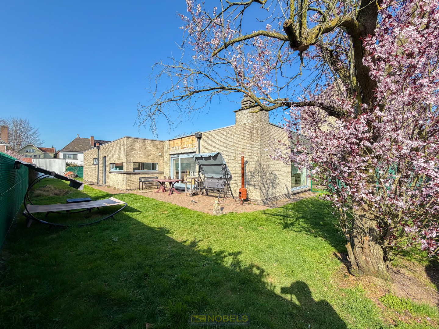 Te koop, Ruime bungalow met 3 slaapkamers op gegeerde ligging te Mariakerke! - photo 3