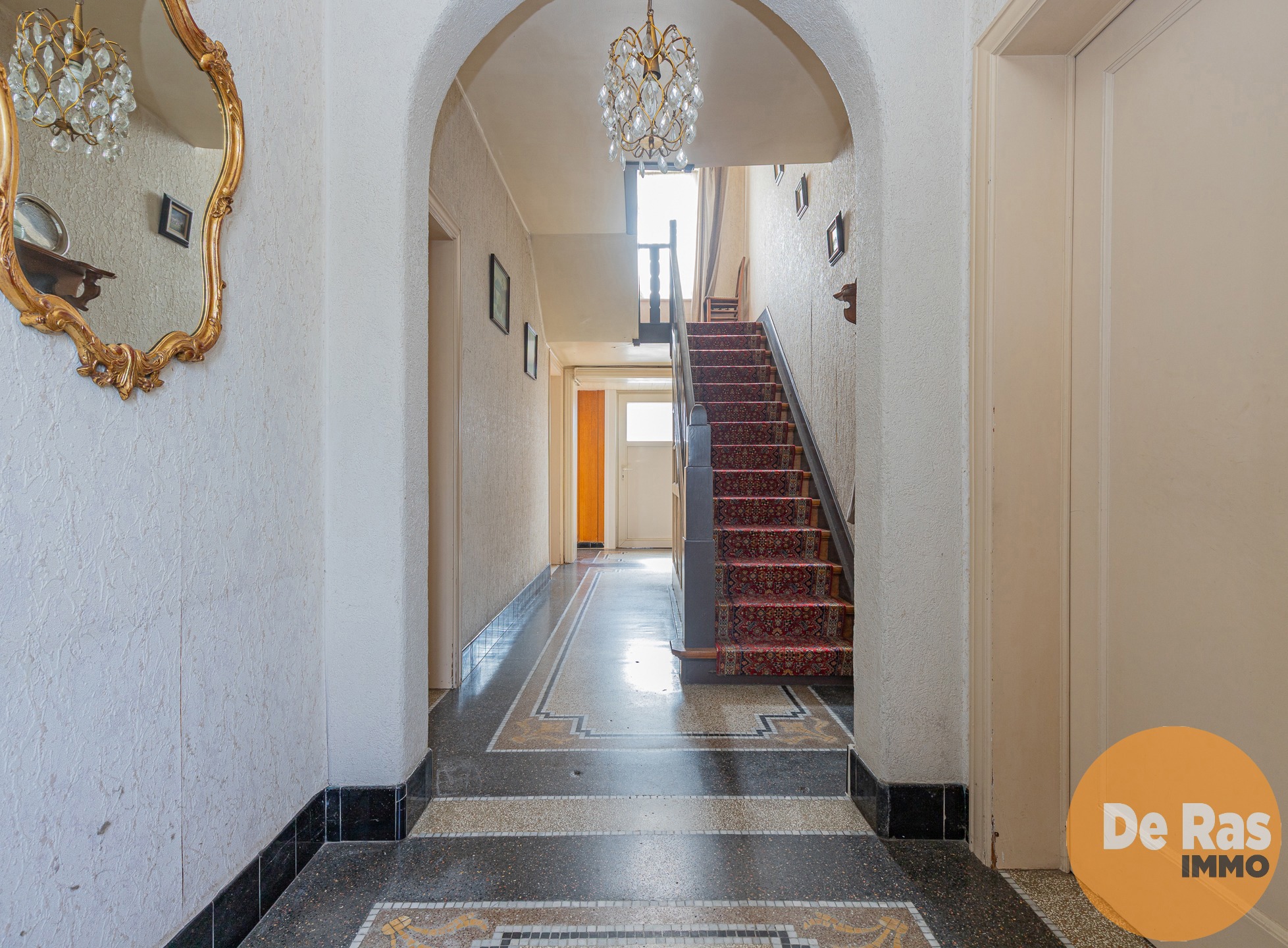 BURST - Te renoveren woning met tal van mogelijkheden - foto 4