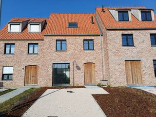 Welkom in deze gezellige BEN-nieuwbouwwoning in Bavikhove!We komen deze eigentijdse, strak-landelijk ingerichte woning binnen via de ruime inkomhall...