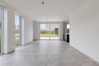 Layout of the house:Ground floor- entrance hall with guest toilet- living room with seating and dining area- fully equipped open kitchen- spacious storage/laundry room- indoor garage with storage under the stairsFirst floor- night hall - three spacious bedrooms- fully equipped bathroom - separate toiletGarden- landscaped with grass- terraceProperties of the house:- modern comfort available- possibility to purchase at 6% VAT!- solar panels included- all amenities close byAre you looking for a ready-to-move-in home with modern comfort in Izegem? Then get in touch today for more information!