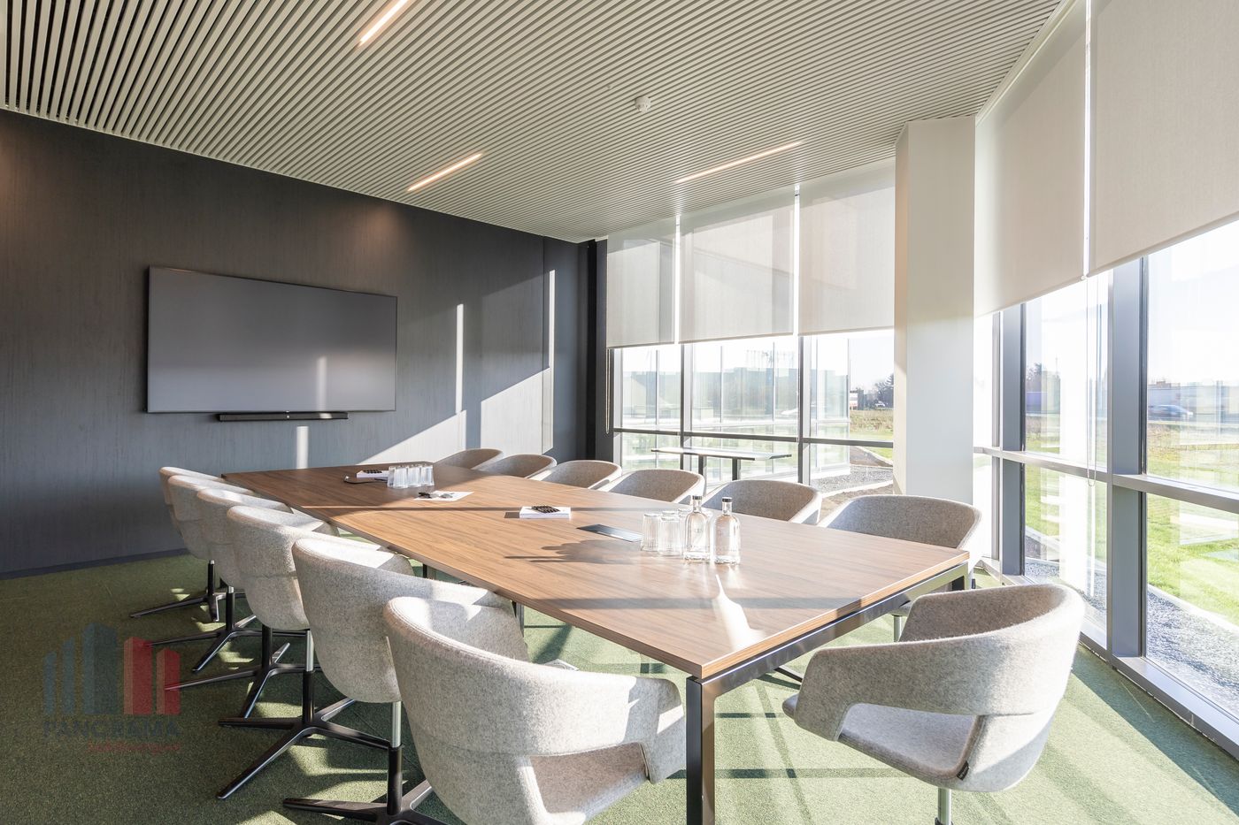 300 m² high-end kantoorruimte te huur, naast/langs E40 in Aalst. - foto 2