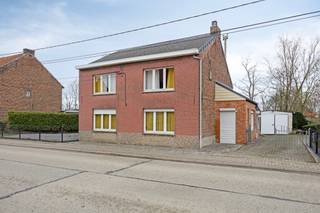 enaken: te renoveren woning te koop in KortenakenBent u op zoek naar een woning die u volledig naar eigen smaak kan renoveren?Dan is deze woning in...