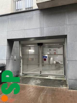 Autostaanplaats (nummer 37) in de Lange Nieuwstraat 32-36. <br /><br />In de huurprijs zijn de maandelijkse onkosten reeds inbegrepen!<br /><br />Meer info?<br />Contacteer het kantoor van IMMO SP in Antwerpen via info@immosp.be of 03 226 20 40.