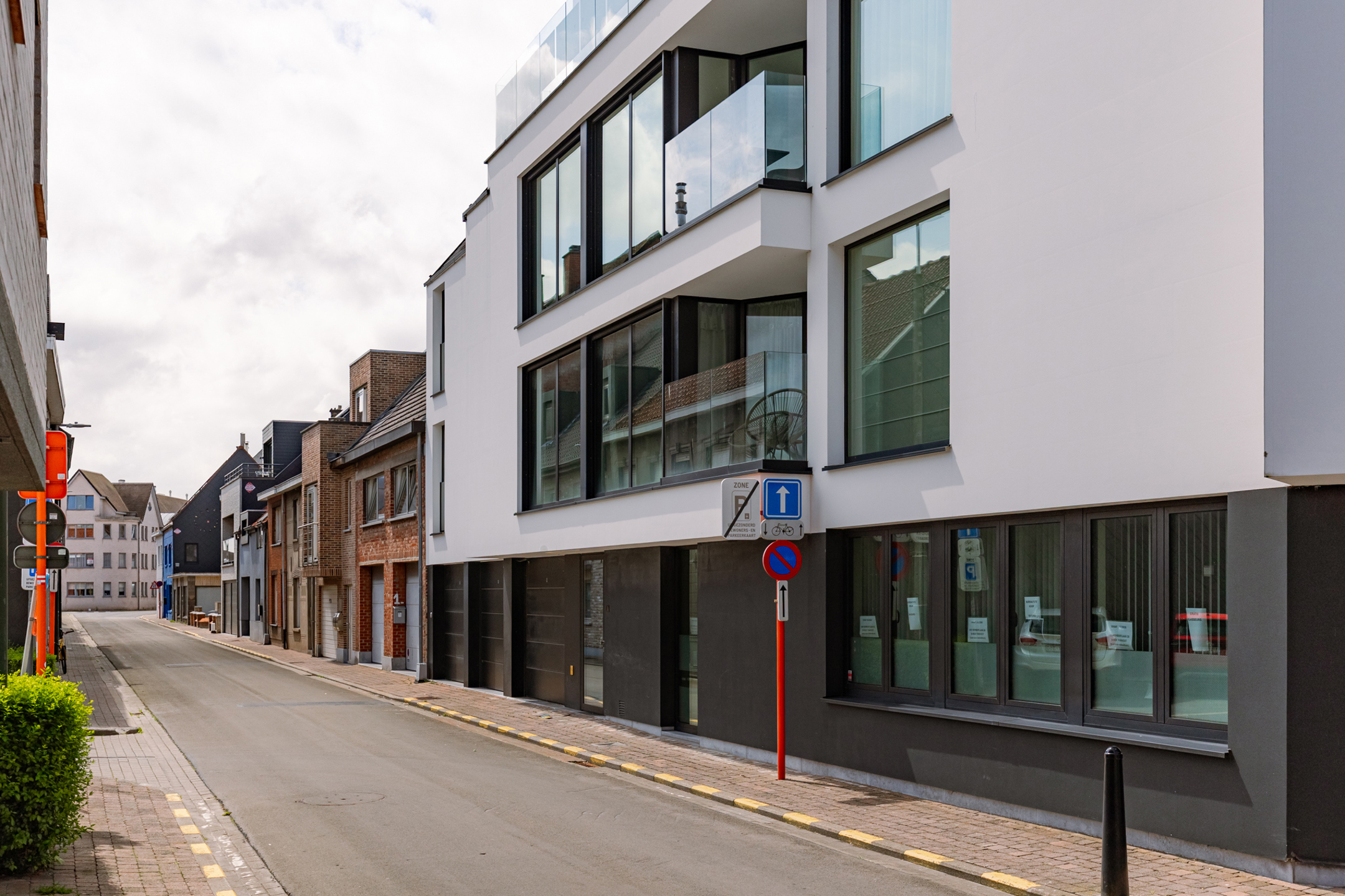 Lichtrijk appartement met balkon en 2 slaapkamers in Torhout - foto 2