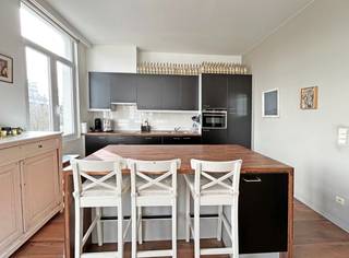 Dit lichtrijke duplex appartement is gelegen op een toplocatie op ’t Zuid, in de Graaf Van Egmondstraat, op de hoek van de Leopold De...