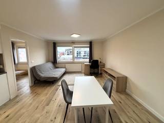 Modern en lichtrijk appartement te huur in Hasselt, centraal gelegen nabij winkels, scholen en openbaar vervoer. Dankzij de energiezuinige...