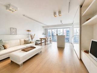 Dit mooi en modern appartement is gelegen in een recente residentie op een centrale locatie in Knokke, op wandelafstand van het commerciële centrum en alle voorzieningen. <br /><br />Het appartement omvat een inkomhal met afzonderlijk toilet, een aangename leefruimte met een open en volledig uitgeruste keuken en twee volwaardige slaapkamers met ingemaakte kasten. De masterbedroom beschikt over een ensuite badkamer, terwijl de tweede slaapkamer aansluit op een afzonderlijke douchekamer.<br /><br />Beide slaapkamers geven uit op het aangename terras aan de achterzijde, een ideale plek om in alle rust te genieten.<br /><br />Een fietsenberging in de residentie is inbegrepen. Daarnaast bestaat de mogelijkheid tot aankoop van een garagebox in het gebouw.<br />Stedenbouwkundig uittreksel en maatregelenregister in aanvraag.<br /><br />Aarzel niet om ons te contacteren voor meer info: tel.: 050.62.44.14 of via knokke@immax.be