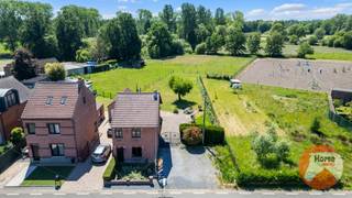 LUMMEN - Instapklare woning op 57aHeel centraal gelegen, op 4 km van de autostrade en vlakbij winkels en scholen.Deze woning is instapklaar te noemen...