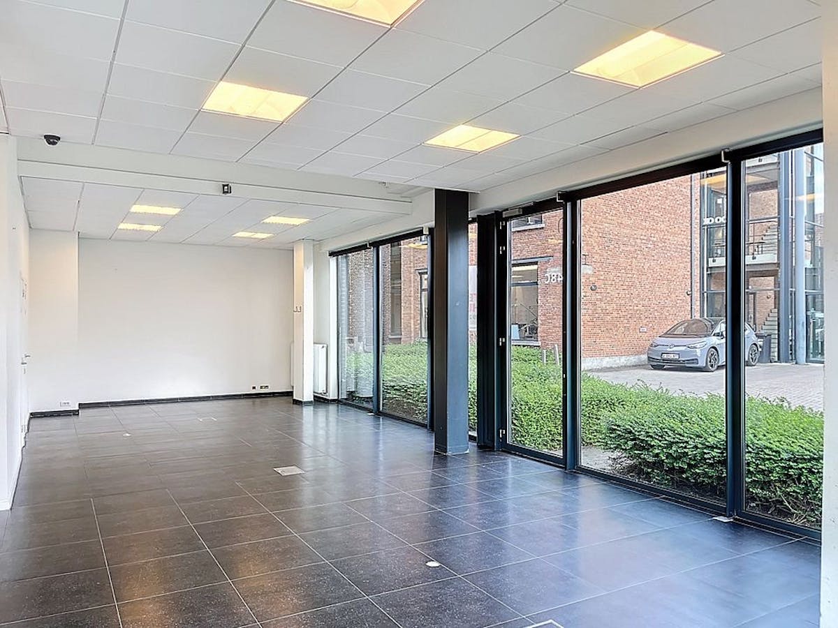 Ready to move in office (approx. 120 m²) for rent in Ghent - photo 2