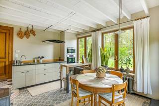 Uniek pand gelegen op een perceel van maar liefst 17.810 m².
Wilt u wonen in een oase van rust? Eindeloze zichten in het midden van de natuur? Dan is dit voor u misschien de perfecte uitvalsbasis.
Het pand is gelegen aan een doodlopende straat en aan het kanaal.
Momenteel is het pand ingedeeld in een vakantiewoning en een café.
De huidige indeling van het pand maakt het eenvoudig om dit horeca pand om te toveren tot een unieke woning.
Troeven:
- gunstig EPC
- elektriciteit conform
- uniek pand op een unieke locatie
- ruim perceel
- zeer rustige omgeving
- geen erfgoed
Bent u geïnteresseerd?
Maak een afspraak met Mats op 0470 69 66 32.