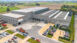 Multifunctioneel bedrijfsgebouw te huur bestaande uit een logistiek hoogbouwmagazijn, magazijnruimtes, productiehallen en kantoren met...