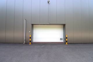 BEZOEKEN KUNNEN UITSLUITEND INGEPLAND WORDEN DOOR AANVRAAG VIA ONDERSTAANDE LINK<br />https://mijnhuurprofiel.be/property/8a9c1a3a-8a3d-4fde-a6ea-a6ef7f8756f7<br /><br />Bent u op zoek naar een opslagruimte nabij het centrum van Kruibeke? Lees en kijk dan snel even verder!<br /><br />Deze unit heeft een oppervlakte van ca. 197,32 m2 en is gelegen op een industrieterrein met verschillende units. Deze unit is volledig privé en afgesloten. Deze unit mag uitsluitend worden gebruikt als opslagruimte. <br /><br />De gemeenschappelijke kosten zijn ten laste van de huurder.