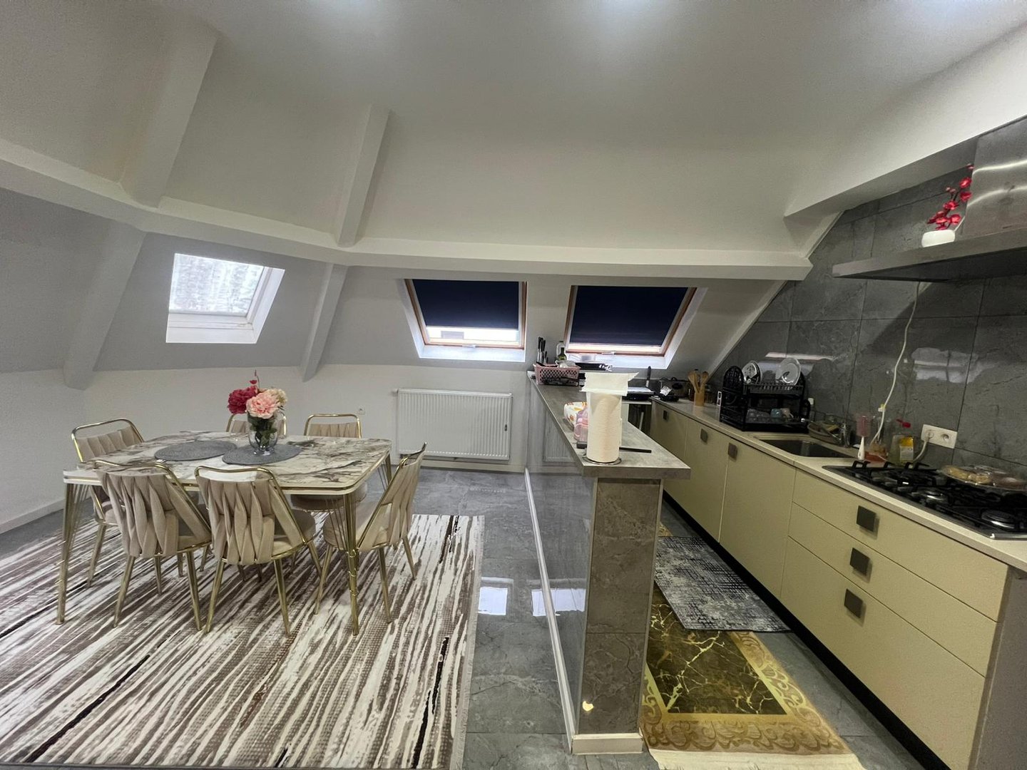 Groot gerenoveerd hoekpand met 3 aparte entiteiten – ideaal als investering! - foto 3