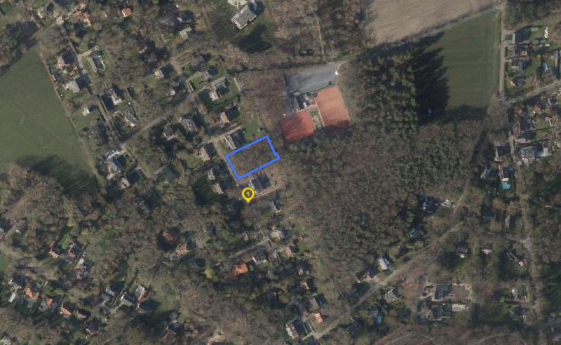 Mooi breed perceel bouwgrond - foto 1