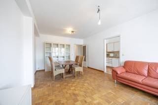  * Dit appartement is gelegen op de 4e verdieping in hartje Oostende, vlakbij winkelstraten, zee, casino, ... * De indeling is als volgt: inkom,...