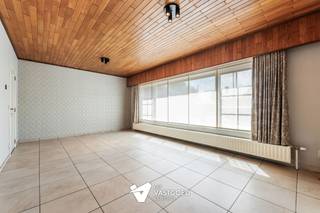 <p><span>Instapklare gelijkvloerse woning op rustige ligging</span></p><p><span> </span></p><p><span>Belangrijkste troeven:</span></p><p><span>- Reeds gerenoveerd: PVC ramen, badkamer, gasketel, isolatie zoldervloer, elektriciteit</span></p><p><span>- Volledig gelijkvloers</span></p><p><span>- Perfect instapklaar</span></p><p><span>- Uitstekend onderhouden</span></p><p><span>- Ruim perceel van 966m2</span></p><p><span>- Ideale ligging: nabij school, winkel, bakker en in een rustige straat</span></p><p><span>- Vlakbij natuurdomein De Keiheuvel - De Most</span></p><p><span>- Extra's: rolluiken, kruipkelder</span></p><p><span> </span></p><p><span>Bekijk zeker ook onze grondplannen met de afmetingen. Zo krijgt u van thuis uit al een perfect beeld van wat deze woning te bieden heeft!</span></p><p><span>Wenst u meer info of een vrijblijvende bezichtiging, contacteer dan ons kantoor op het nummer 014 39 99 99 en wij helpen u graag verder.</span></p>