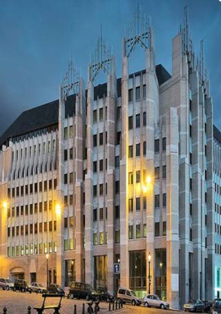 Offices for rent ideally located next to the Central Station, between the Royal Park and the Grand Place. Numerous facilities nearby and...