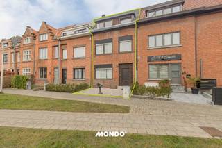 Deze gunstig gelegen, deels gerenoveerde woning in Niel biedt bijzonder veel ruimte en potentieel voor wie op zoek is naar een ruime gezinswoning...