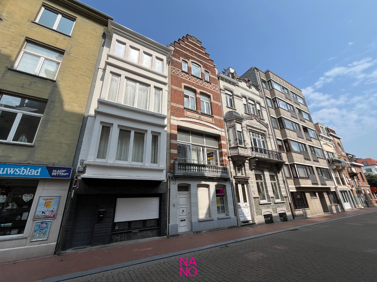 Un immeuble de rapport à rénover, actuellement divisé en 7 appartements, situé au centre commercial de Blankenberge et à quelques pas de la digue de mer. - photo 4