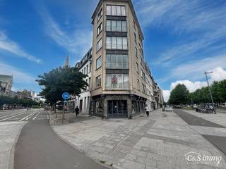 Gelegen op de eerste verdieping van een gebouw met lift, bevindt dit verzorgd appartement zich in het hart van Antwerpen. Met zijn...