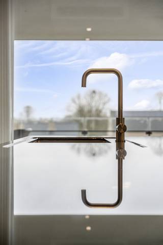 Droom je van een stijlvolle, energiezuinige woonst op een toplocatie? 💫 Ontdek dit prachtig afgewerkte nieuwbouwappartement op de bovenste...