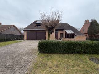 In de rustige en gegeerde dreef te Deinze bevindt zich deze degelijk gebouwde, vrijstaande villa met ruime oprit, dubbele inpandige garage en...
