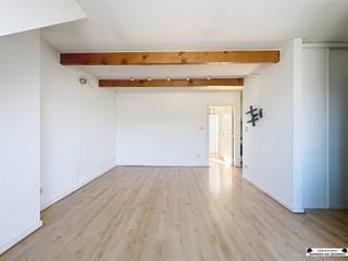 Gezellig dakappartement met groot zonneterras in kleinschalig gebouw In een verzorgd  gebouw met 5 appartementen bevindt zich dit aangenaam...