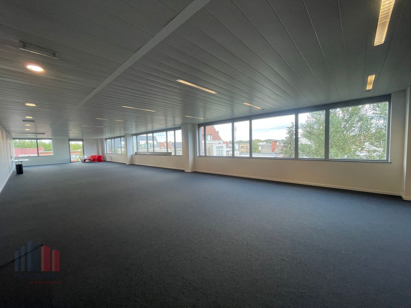 607 m² instapklare kantoren op 1 km van R0/E40 - foto 1