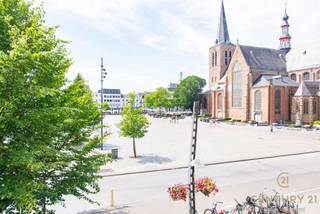 ZELDZAME KANS OP DÉ GROTE MARKT VAN TURNHOUT – WONEN EN WERKEN COMBINEREN OP TOPLOCATIE!Op zoek naar een uniek pand met karakter, ruimte én een...