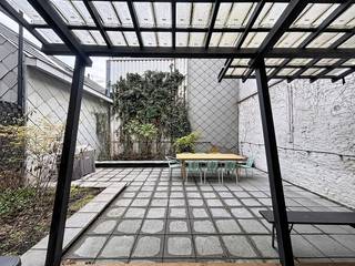 'Sint-Paulusplaats': Ruim appartement (ca.133m²) met 2 slaapkamers en terras (ca.55m²!) vlak aan de Schelde. Openbaar vervoer voor de deur! Zowel...