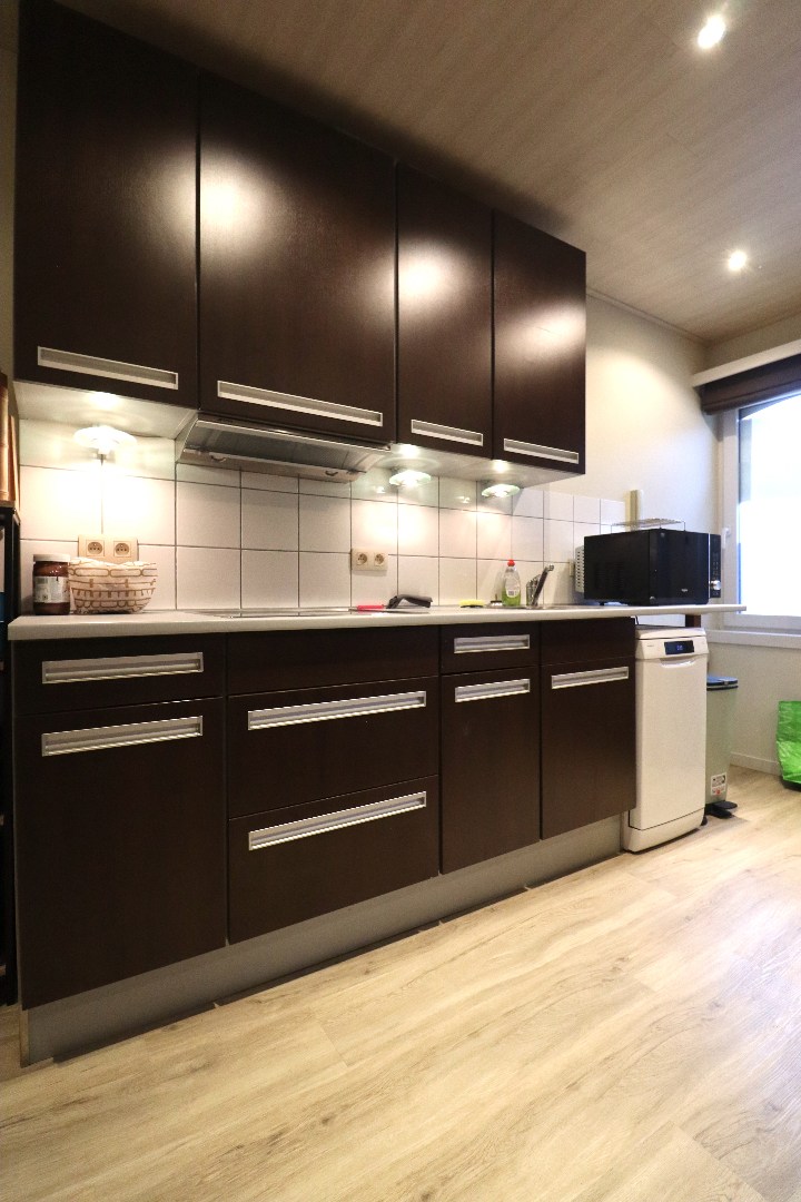 Ruim appartement met twee slaapkamers op de eerste verdieping, vlakbij het centrum van Temse - foto 5